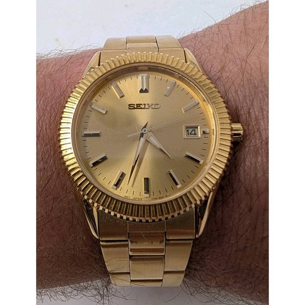 Seiko V742-8100 Mens Watch Gold Dial Fluted Stainless Bracelet Quartz Date WR